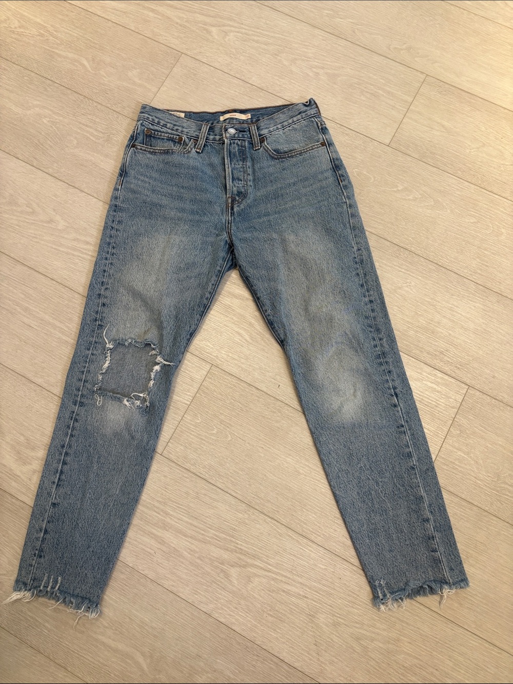 Levi’s Wedgie Button Fly Blue Jeans Distressed Knee size 27